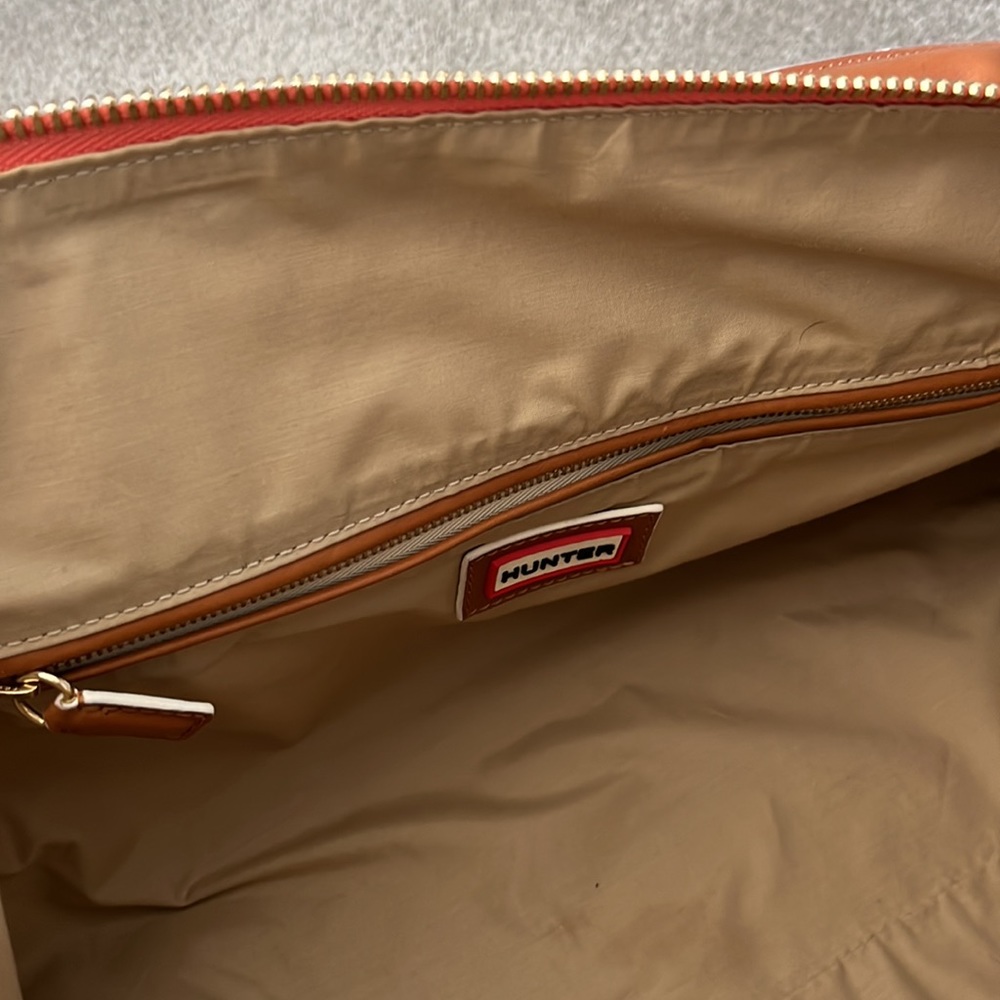 Hunter brand coral nubuck leather handbag - Picture 3 of 6